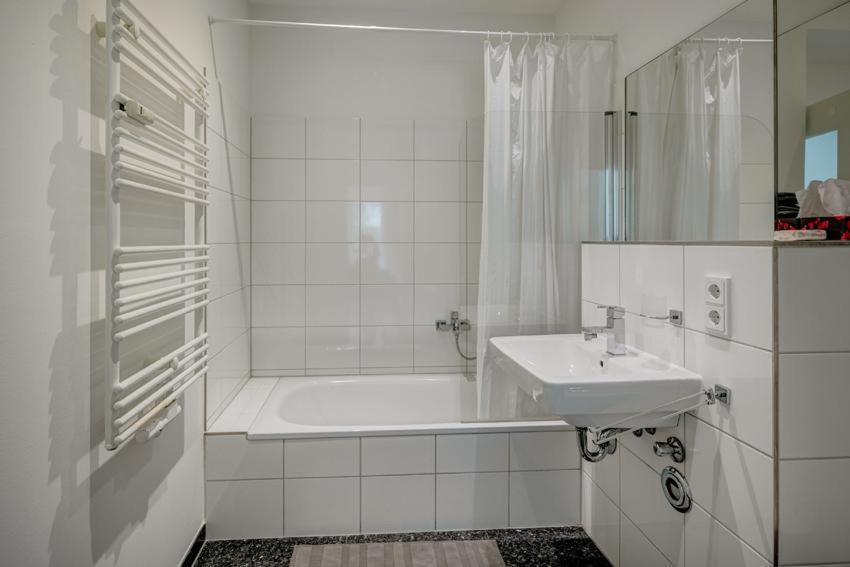 Cozy Modern Apartment With Garden In The Center Next To Oktoberfest มิวนิก ภายนอก รูปภาพ
